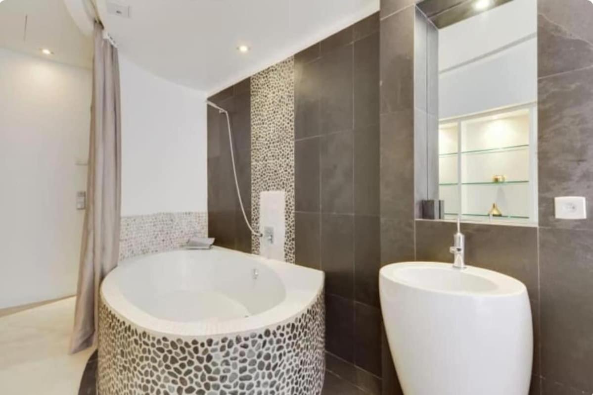 Magnifique Appartement Parisien - Marais Экстерьер фото